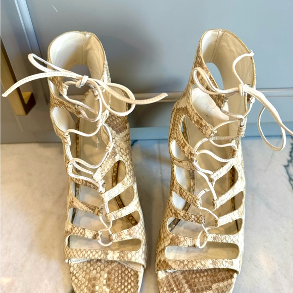 Via Spiga genuine snakeskin size 9 lace up bootie - Picture 2 of 5